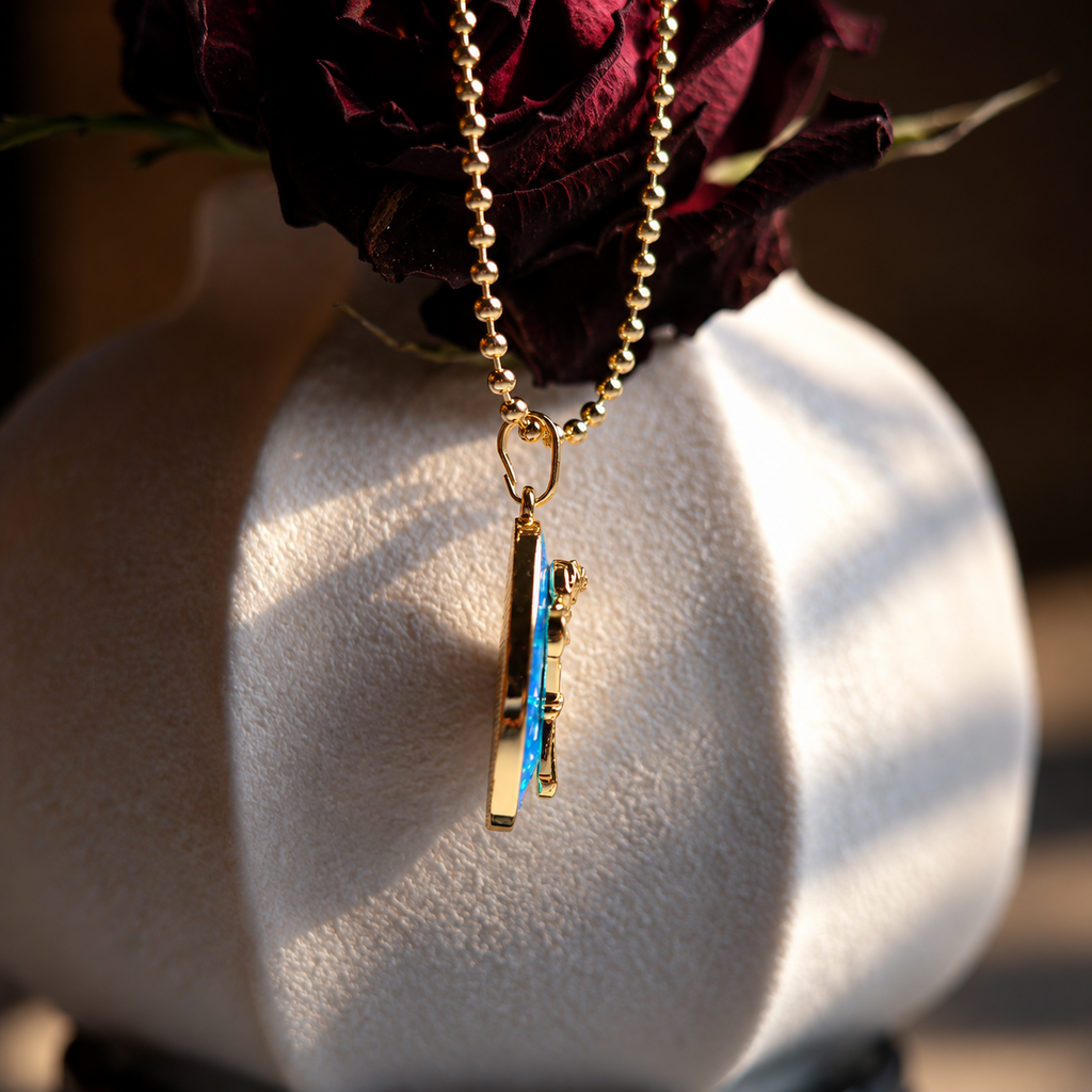 Gold oval pendant side profile